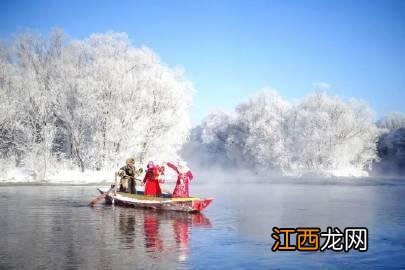 雪地里，世界纯净无比，彷佛是置身于童话里