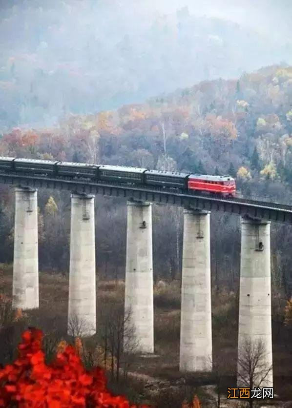 坐上开往长白山的绿皮火车，风景美到不敢眨眼睛！