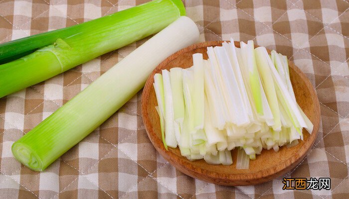 大葱干叶是什么原因造成的用什么药 大葱干叶是什么原因造成的