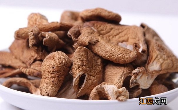 黄瓜片炒鲍鱼菇的做法是怎样的？黄瓜片炒鲍鱼菇怎么做？