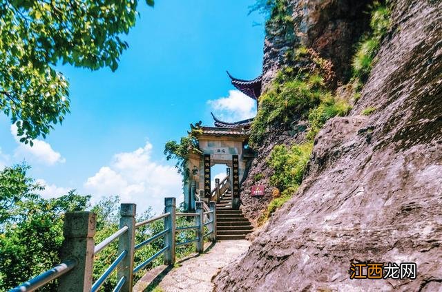 江南唯一的悬空寺，比山西恒山悬空寺还高60米，屹立700年不倒