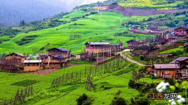 被孤独星球评为亚洲最佳旅行地Top1，比新疆绚丽，比西藏神圣