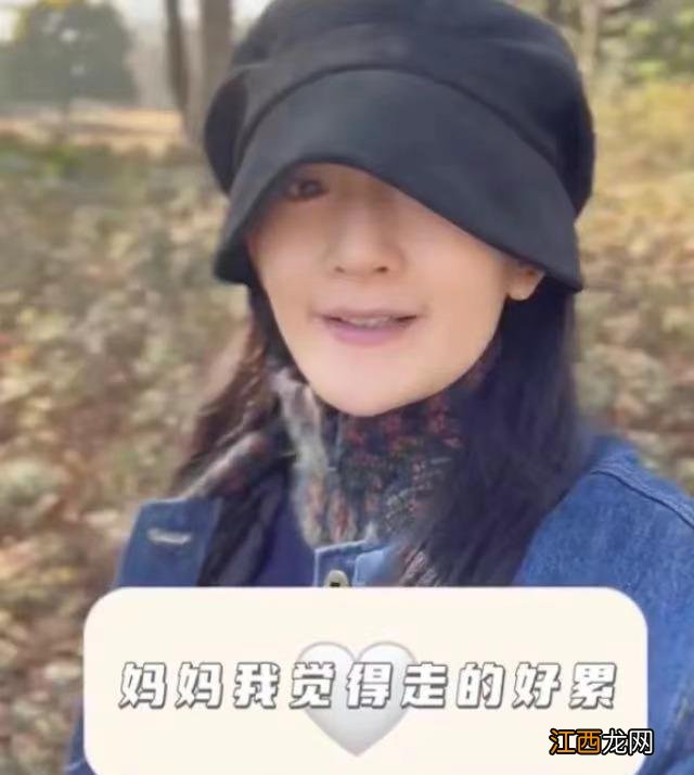 谢娜带三女宝大闹动物园，却有眼尖的网友惊叹：脸这是怎么了？