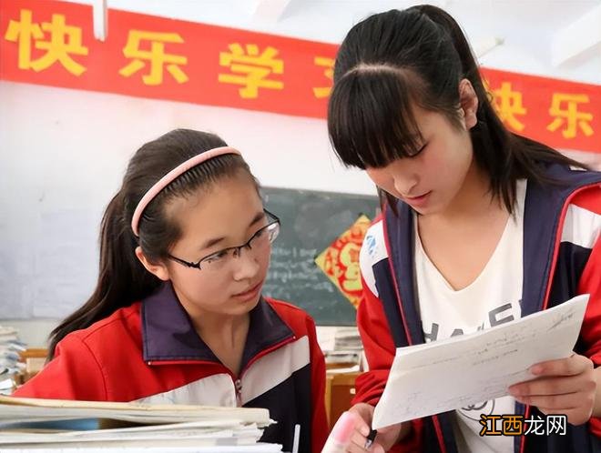 “不觉得尴尬吗”？贵州女孩首次来“例假”，父亲暖心做法引热议