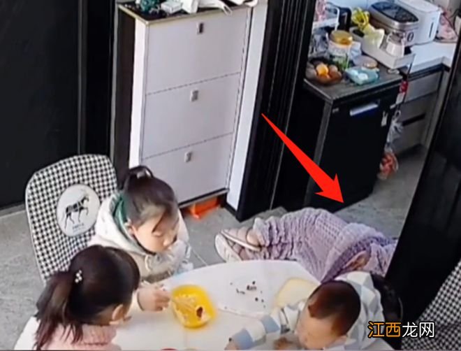 一场发烧是一面照妖镜，“3个孩子”被网暴，妈妈后续回应更可笑