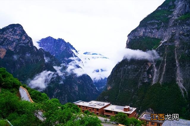 云南这个被遗忘的秘境，雪山冰川，原始森林，还有神奇香巴拉佛塔