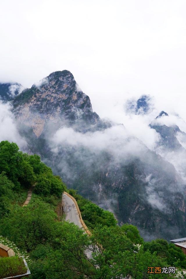 云南这个被遗忘的秘境，雪山冰川，原始森林，还有神奇香巴拉佛塔