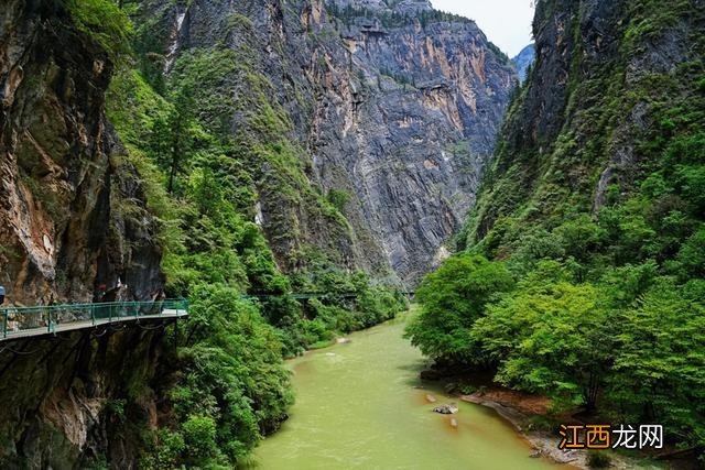 云南这个被遗忘的秘境，雪山冰川，原始森林，还有神奇香巴拉佛塔