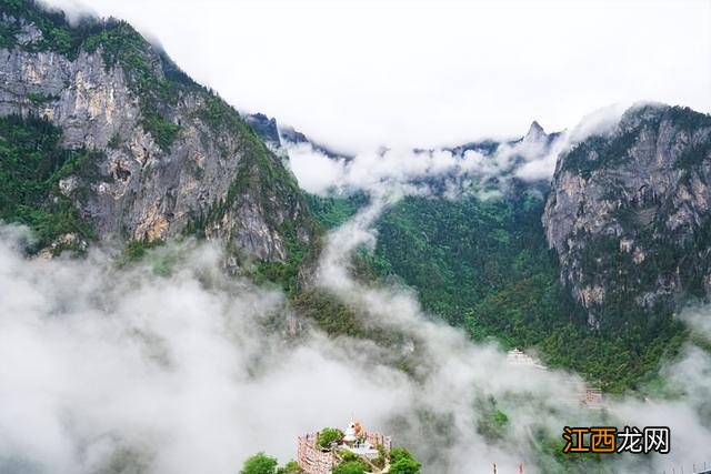 云南这个被遗忘的秘境，雪山冰川，原始森林，还有神奇香巴拉佛塔