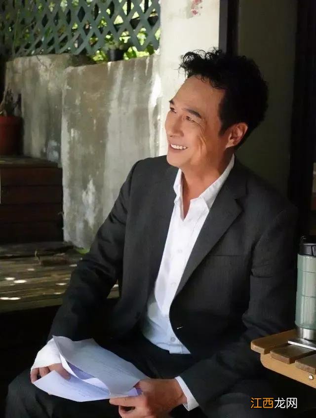 悬疑剧《边水往事》王炸来袭，郭麒麟搭档吴镇宇，直接预定爆款