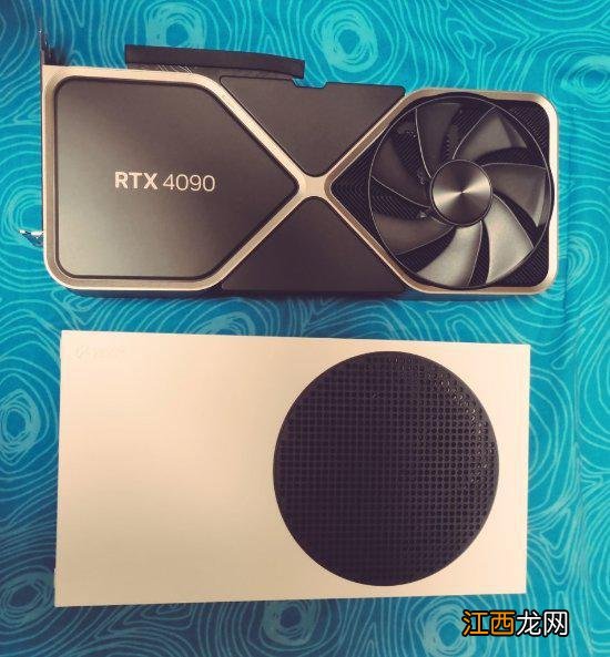 RTX 4090与各类主机比大小：个头跟一台XSS差不多