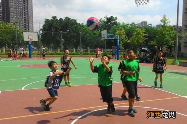 5岁女孩几乎没去过医院,姥姥分享:秘诀不是多吃肉,而是这3点