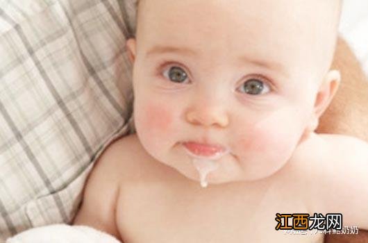 宝宝总是吐奶,这两种睡姿虽然能缓解,但医生都不建议这样做