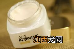 涂防晒霜会长痘痘吗？涂防晒霜长痘痘怎么办？