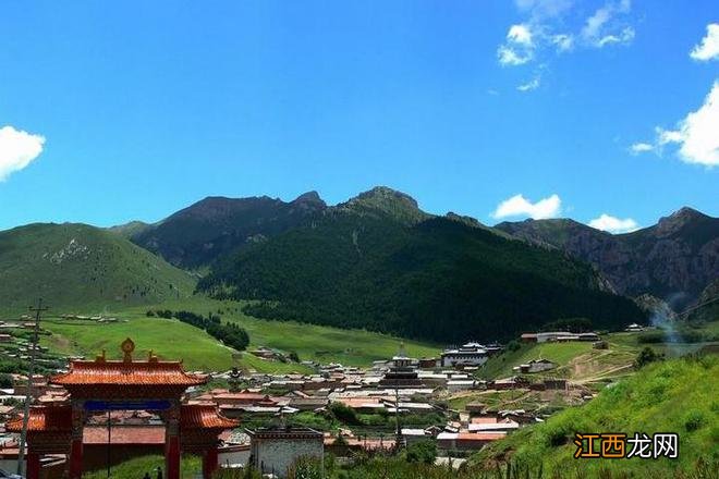 中国有个“神奇”的小镇,一半是四川一半是甘肃,被誉为东方瑞士