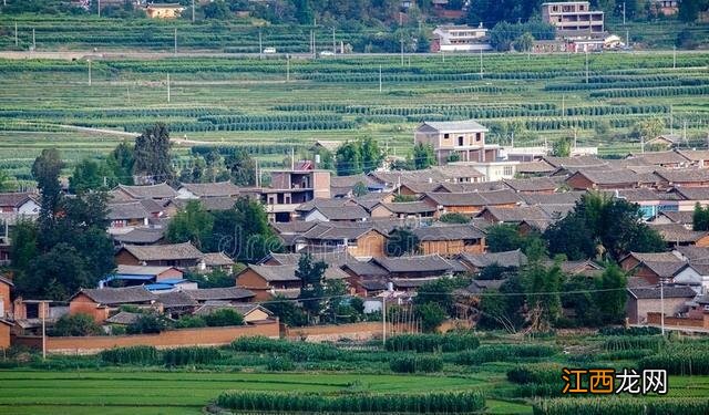 新疆被“堵哭”以后，游客纷纷涌向云南，网友：这届游客不容易！