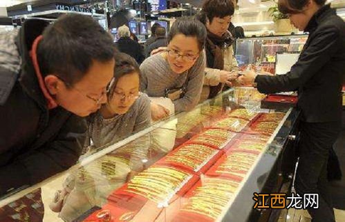 变卖黄金是去里面店卖还是回收？