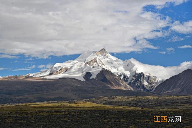 唯一一座完全坐落在我国的8k级高峰，与圣湖交相辉映，实在太美了