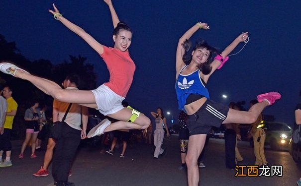 夜跑能减肚子吗？晚上跑步可以瘦肚子吗？