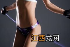 擦隔离霜后每天晚上都用卸妆水卸妆会导致毛孔粗大吗?