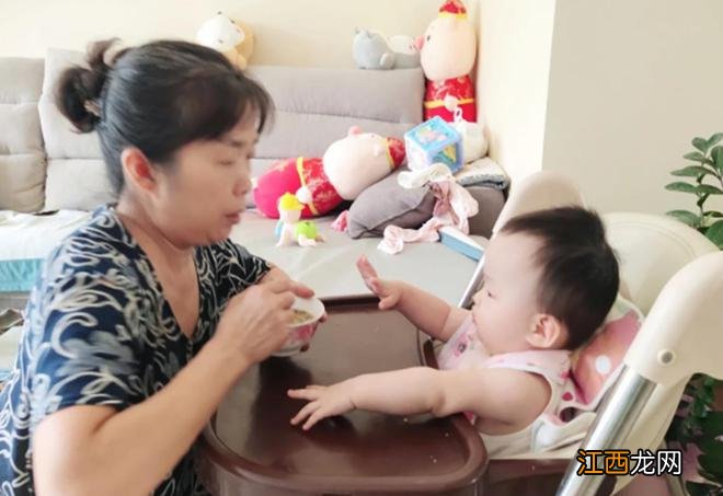 奶奶给孩子添加辅食，容易走进这10个误区，妈妈要赶紧阻止