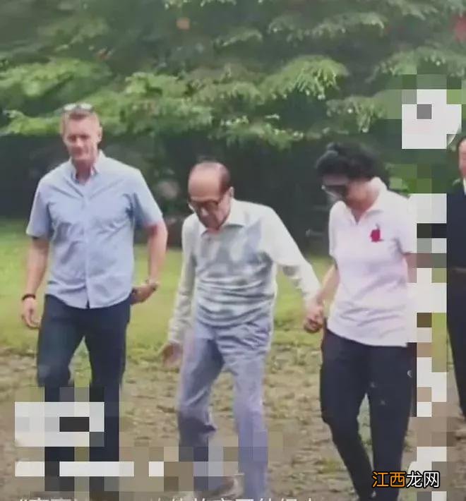 李嘉诚：进入生命倒计时，和周凯旋牵手散步，真的不想娶？