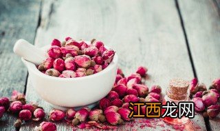 白梅花玫瑰花红花泡水的效果和作用 白梅花玫瑰花红花泡水的效果和作用有哪些