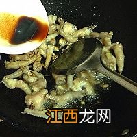 炒鸡爪要过冷水吗