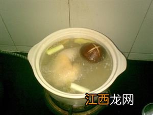 炖鸡汤用什么锅炖最好？怎样让鸡汤更好喝？