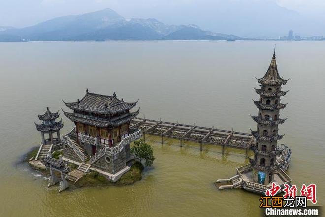 江西鄱阳湖水位持续上涨 落星墩如“水中楼阁”