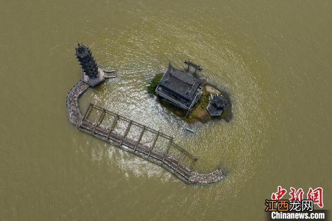 江西鄱阳湖水位持续上涨 落星墩如“水中楼阁”