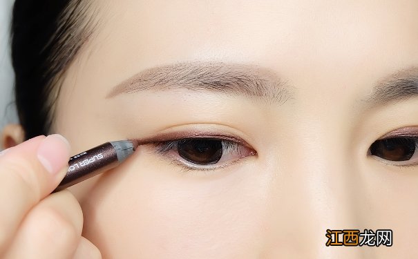 内眼线和外眼线哪个好看?内眼线和外眼线的区别