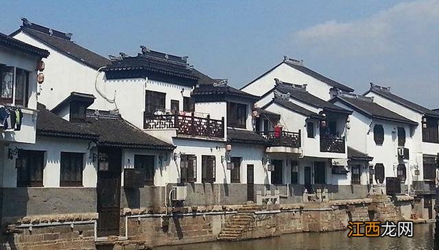 上海一处被惨遭遗忘的古镇,不仅游客稀少,就连店铺都大门紧闭!