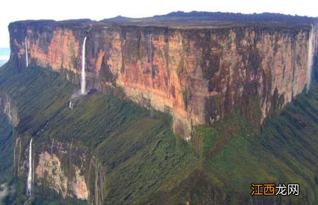 世界上最平山：明明是山顶看起来却像平原，还藏着70多条瀑布