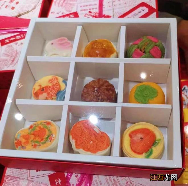 老字号出新糕点：零下9度的北京，95后排队5小时购买，“黄牛”早上5点来抢货