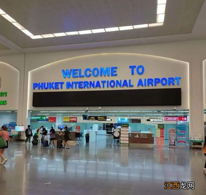 第一批出境游的年轻人涌向泰国