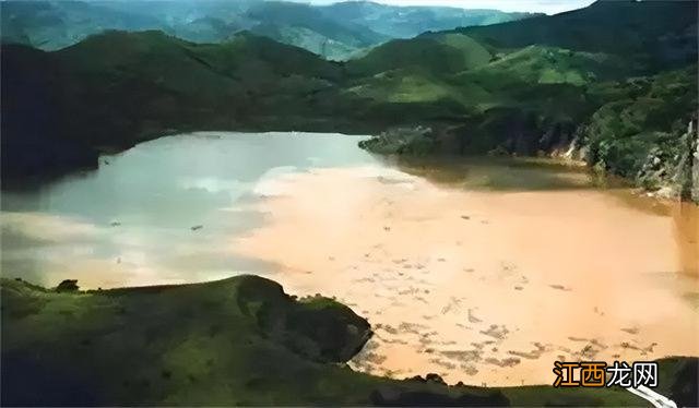 1986年非洲“杀人湖”，一夜夺走1700条人命，将水抽干揪出凶手
