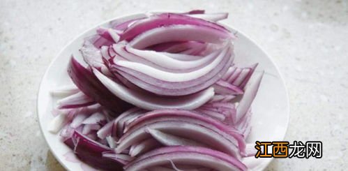 一个人一天吃一个洋葱过量吗-女人天天吃生洋葱有什么效果