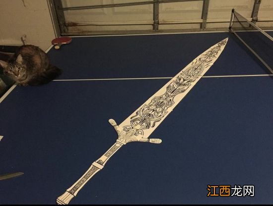 玩家自制《血源》月光大剑:黑暗中散发幽绿光芒