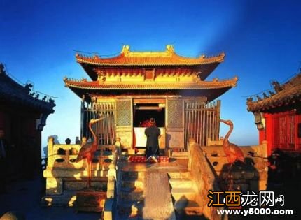 武当山金殿神灯之谜：“祖师出汗”和“海马吐雾”是什么原因？