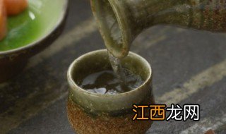 吃龙虾可以喝白酒吗，吃龙虾可以喝白酒吗女生