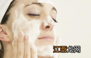 为什么擦了水乳脸很黄-脸上的水乳可以擦身体吗