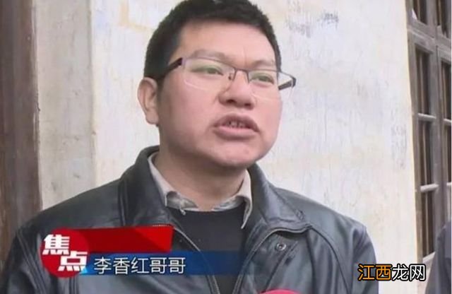 单身女子外出10年带回2个孩子，躲进被窝里睡了九年，一天一顿饭