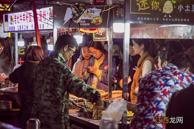 到底谁才是“睡得最晚”的城市？成都广州西双版纳，谁也不服谁！