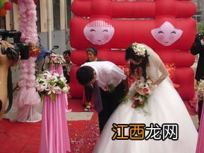 同学结婚要提前一天去吗-同学结婚当天去还是提前去