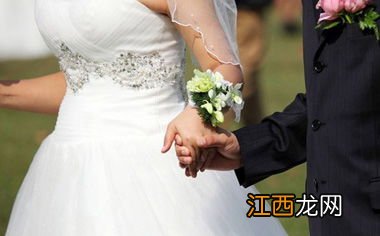 同学结婚要提前一天去吗-同学结婚当天去还是提前去