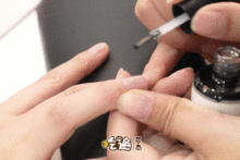 制作穿戴甲片需要涂底胶吗-穿戴甲用胶水伤指甲吗