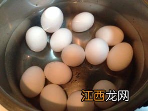 鸽子蛋煮出来是绿色怎么回事呢-鸽子蛋怎么煮是透明的