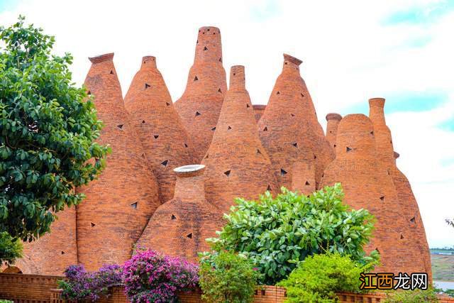 在红河，古老的车站也是让人们迷恋的地方，被称为状元城市