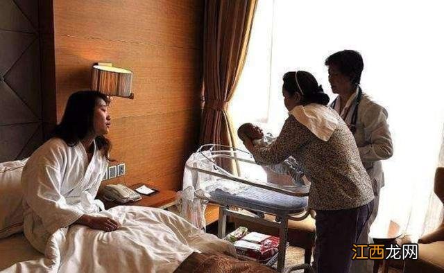 婆婆不愿伺候月子，二胎妈妈花1万5请月嫂，婆婆：有钱给我呀